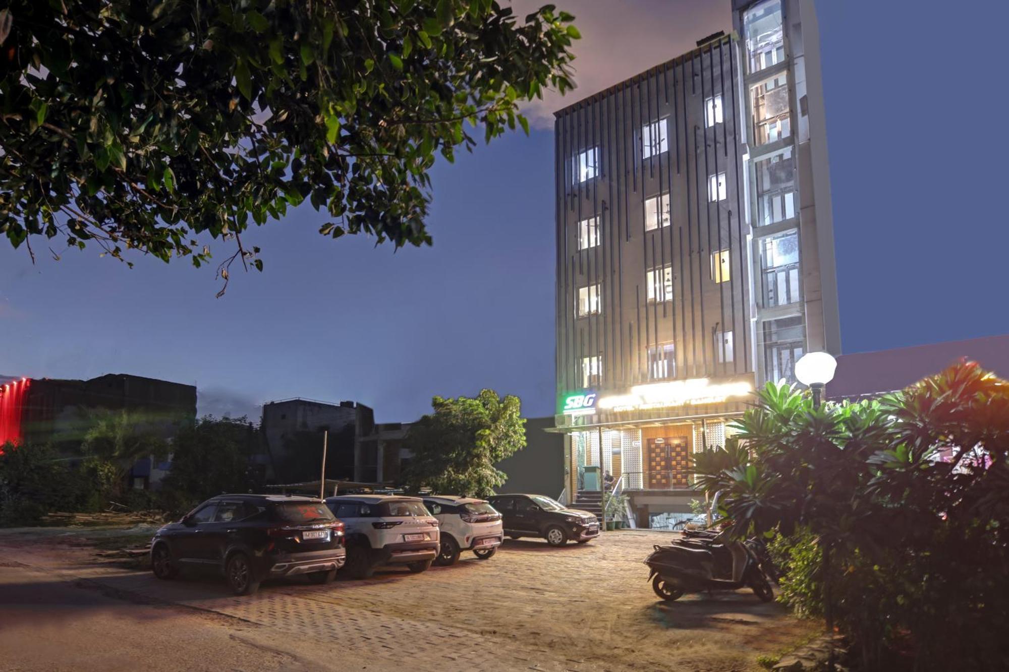 Status By Hotel The Emporio กาเซียบัด ภายนอก รูปภาพ