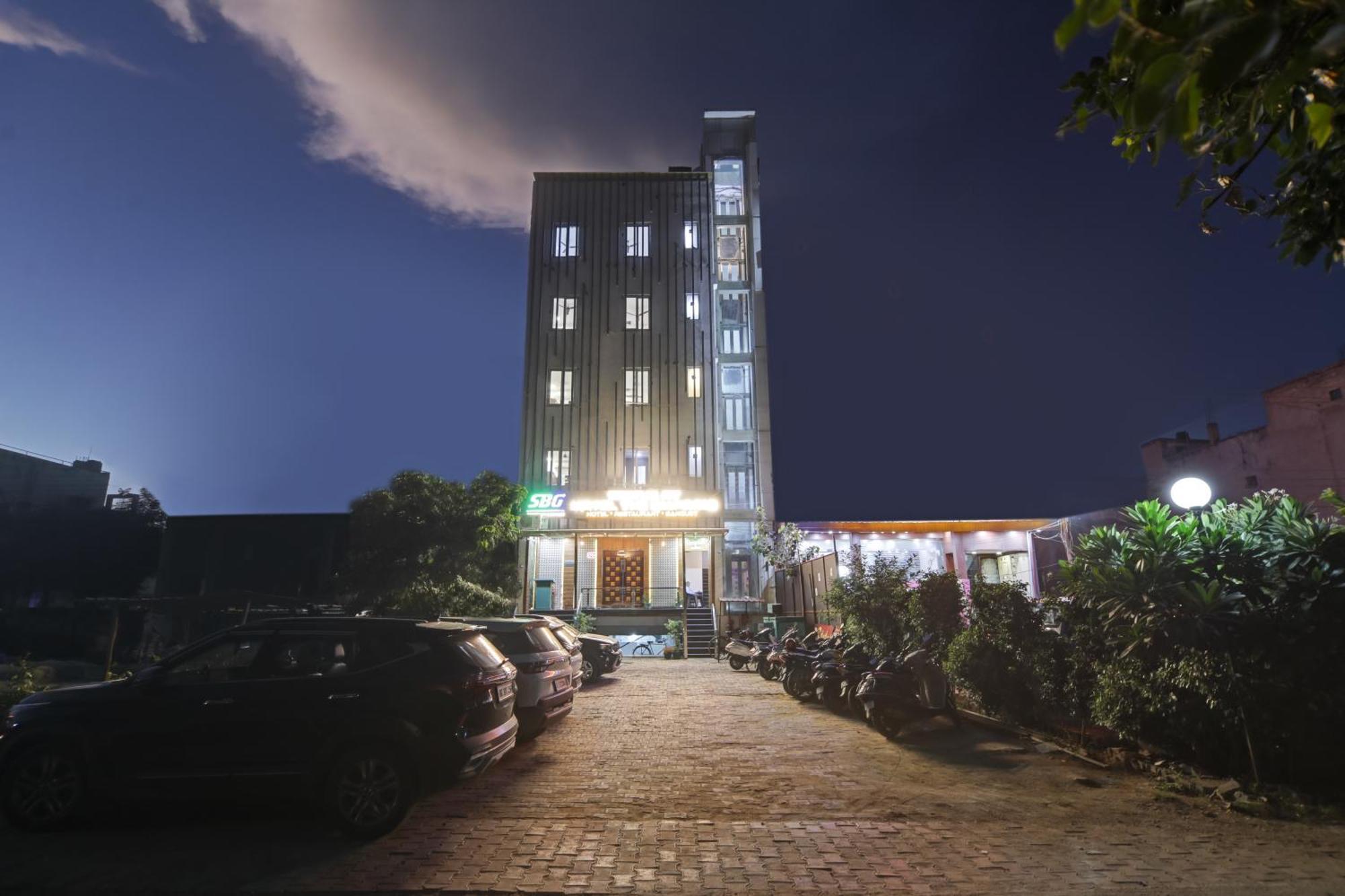 Status By Hotel The Emporio กาเซียบัด ภายนอก รูปภาพ