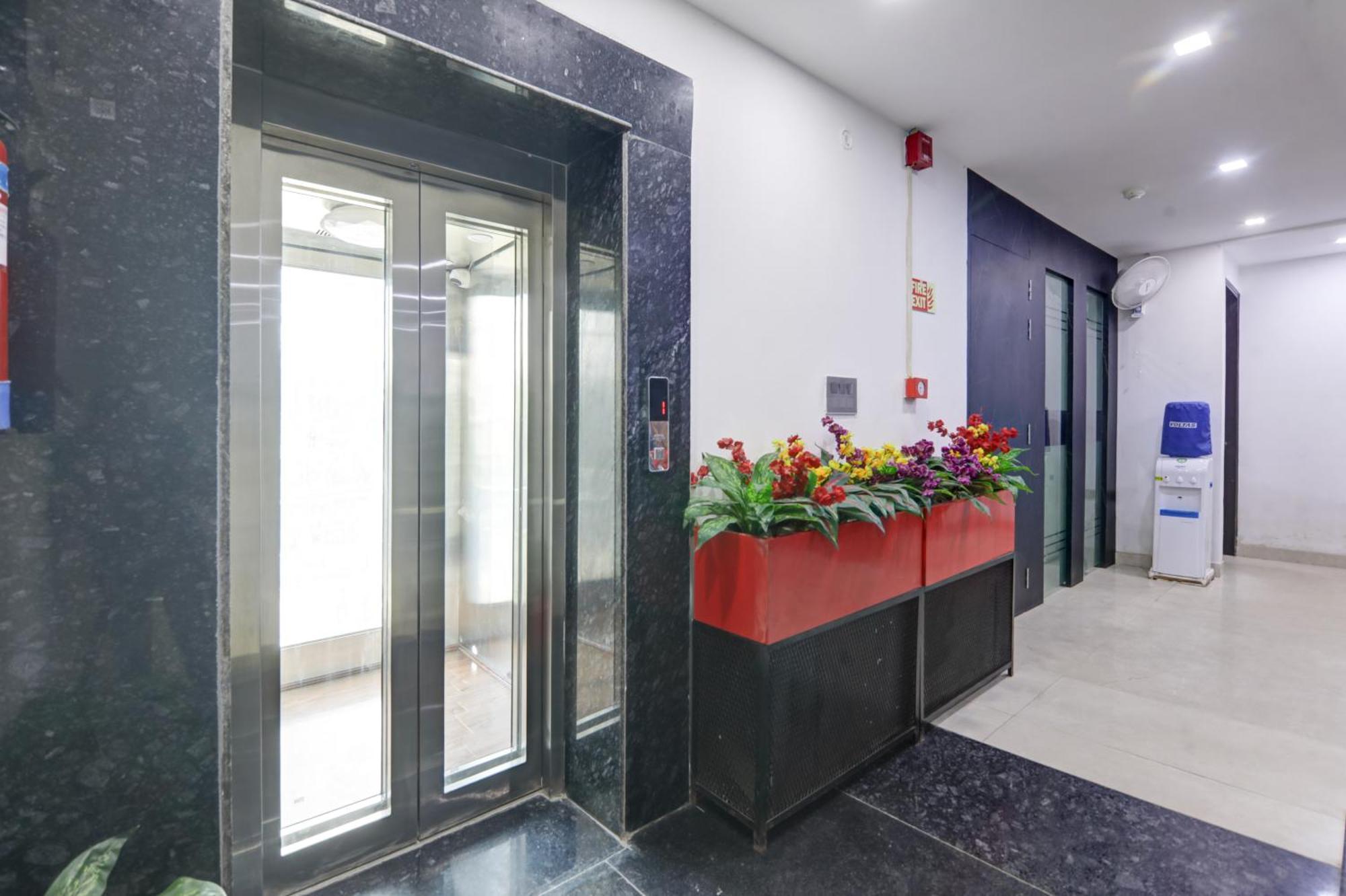 Status By Hotel The Emporio กาเซียบัด ภายนอก รูปภาพ