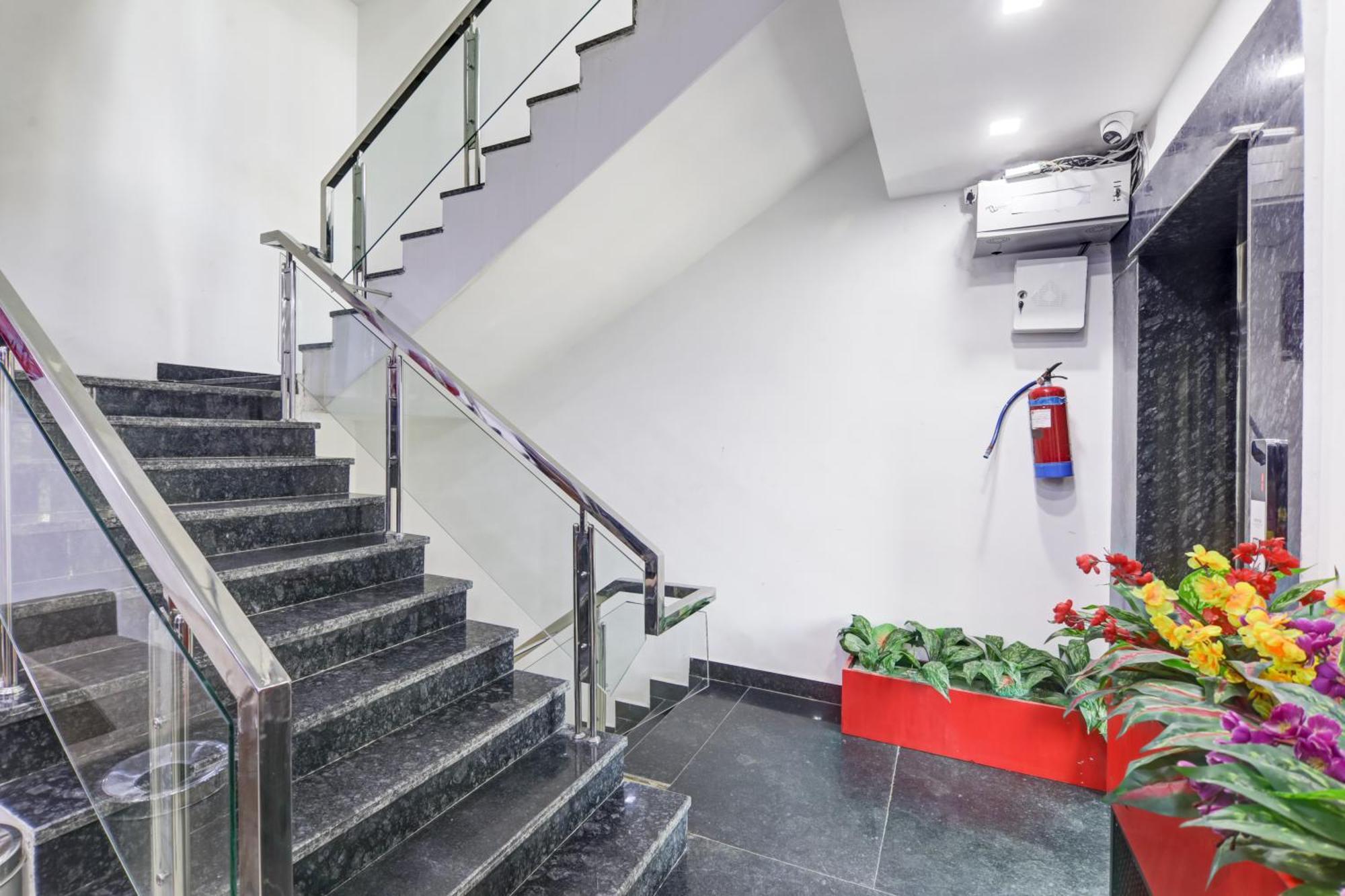 Status By Hotel The Emporio กาเซียบัด ภายนอก รูปภาพ
