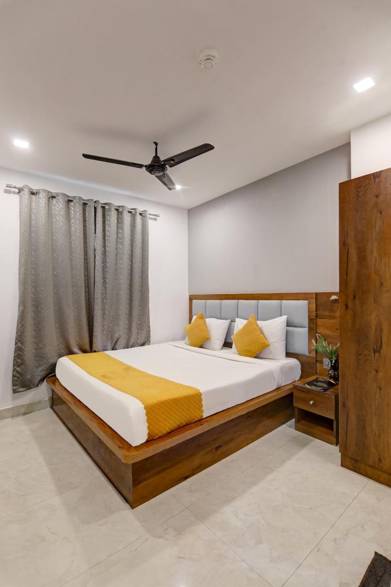 Status By Hotel The Emporio กาเซียบัด ภายนอก รูปภาพ