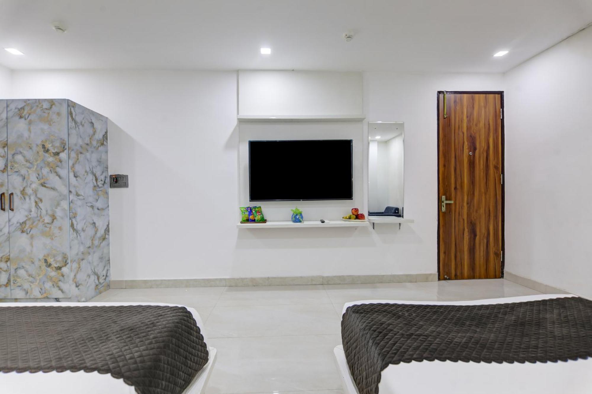Status By Hotel The Emporio กาเซียบัด ภายนอก รูปภาพ