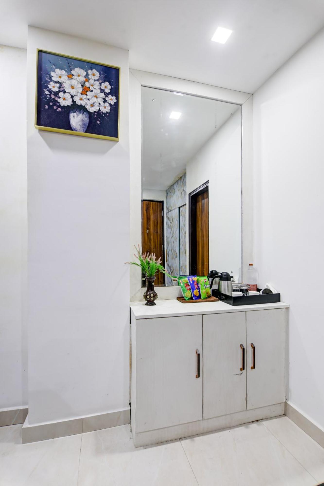 Status By Hotel The Emporio กาเซียบัด ภายนอก รูปภาพ